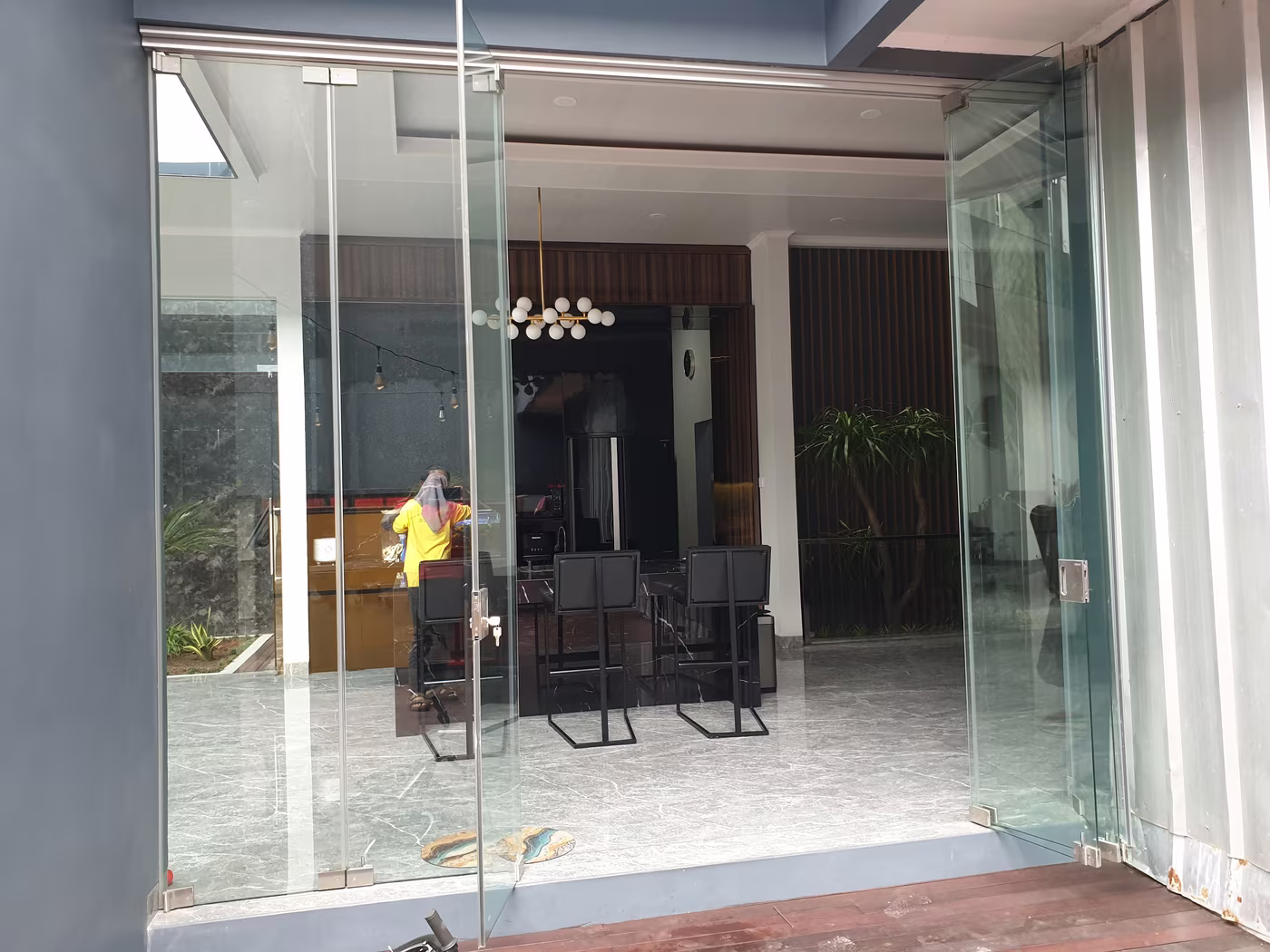 Kaca Frameless & Entrance System